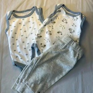 Tommy Hilfiger/Kyle +  Deena - 3 piece newborn baby set. Size 0-3 months